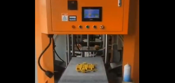 帶罩自動射芯機(jī)